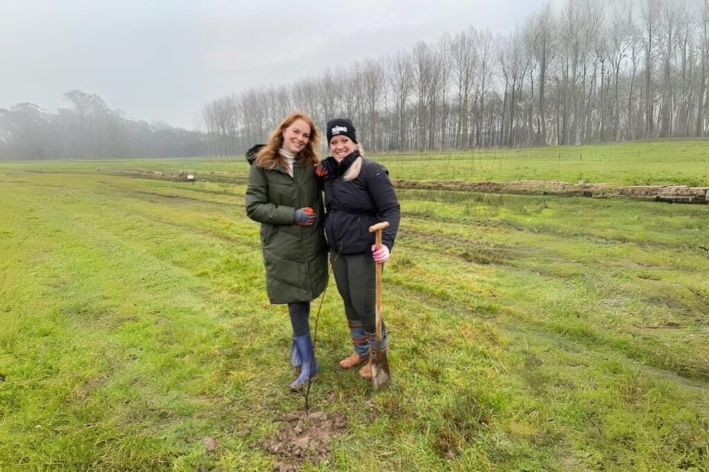 de ridder bv sponsort sportinstructeurs van pi veenhuizen in fietstocht naar gardameer